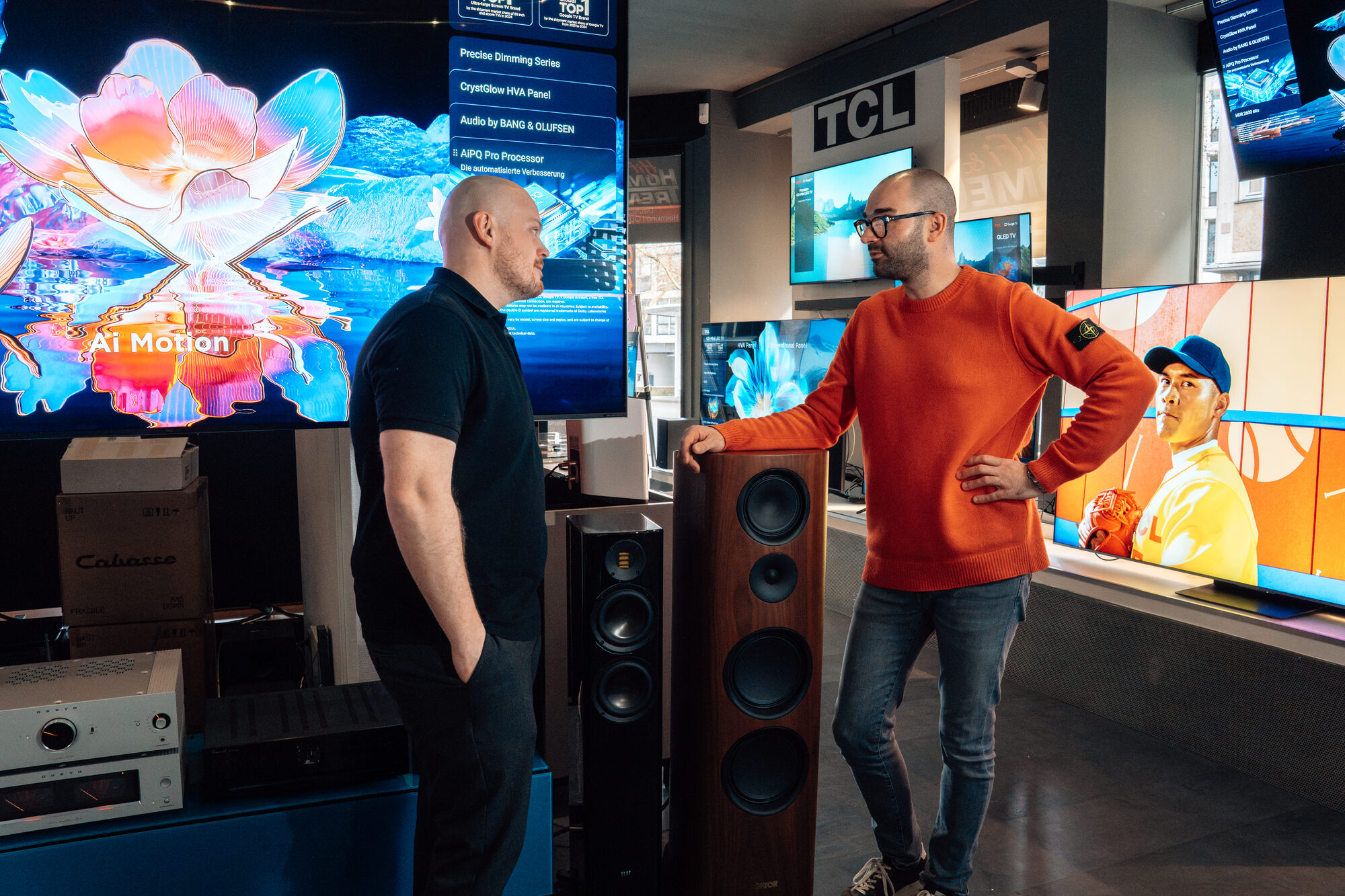 Beratungsgespräch auf der Fläche bei SoundBrothers Kassel